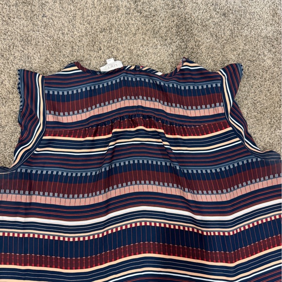 LOFT Multicolor Patterned Top - Picture 8 of 9